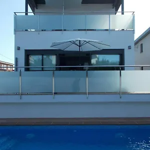 Moderna Con Piscina Individual Cambrils